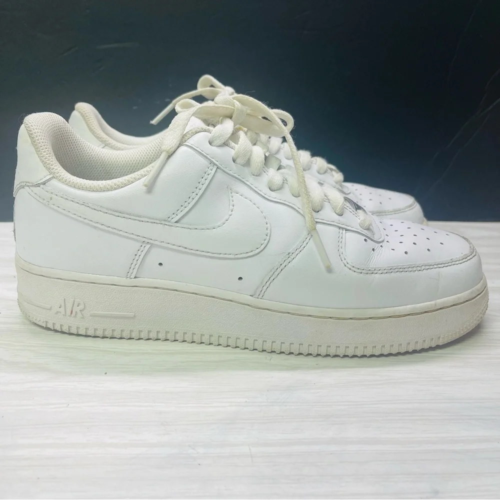 Nike Air Force 1 '07 Low Triple White Men size 7.5 CW2288-111